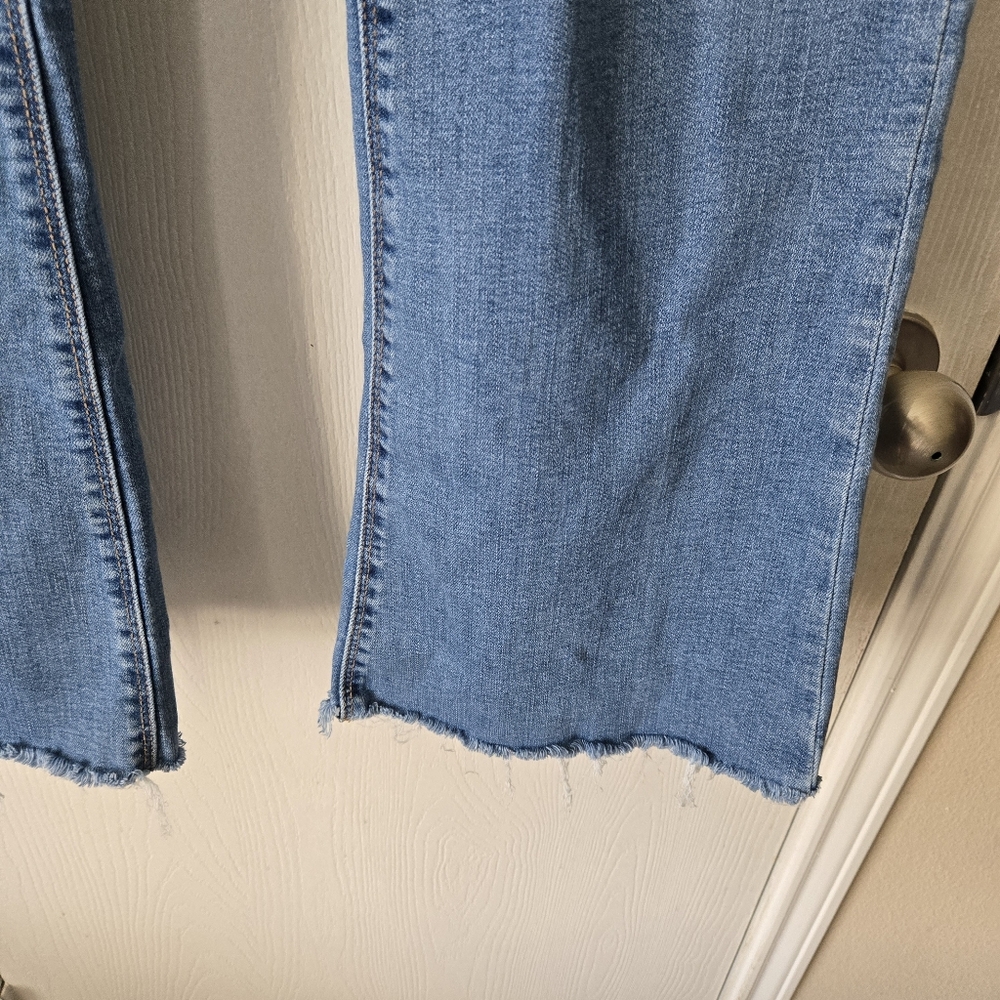American Eagle Hi-Rise Artist Flare Jeans - Picture 4 of 13